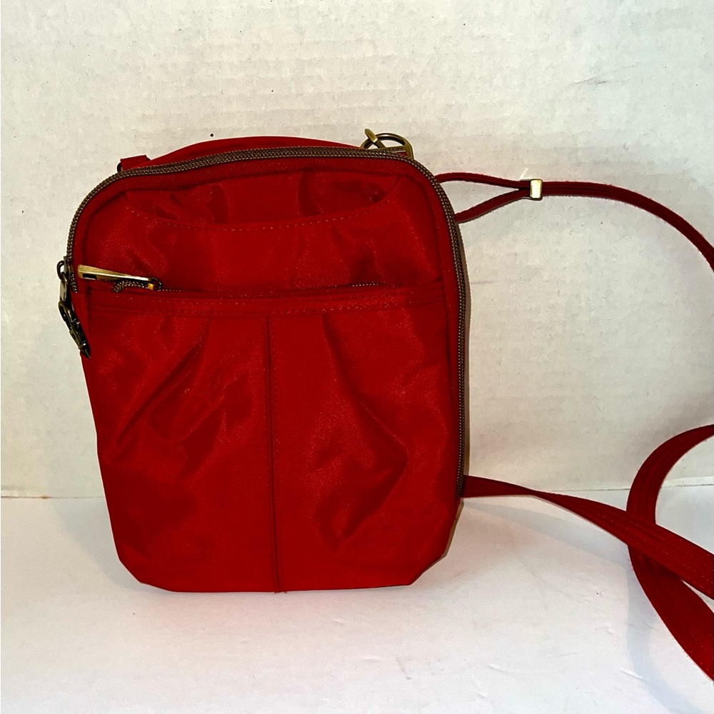 TRAVELON Crossbody Organizer Bag